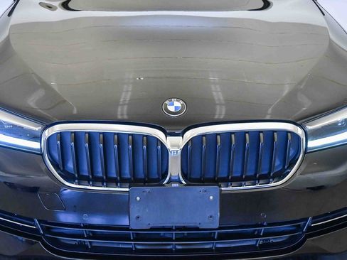 Certified 2022 BMW 530i w/ Convenience Package image 8