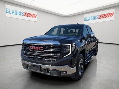Used 2022 GMC Sierra 1500 SLT w/ SLT Premium Plus Package AWD/4WD image 11