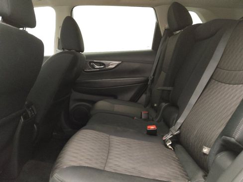 Used 2019 Nissan Rogue SV AWD/4WD image 18