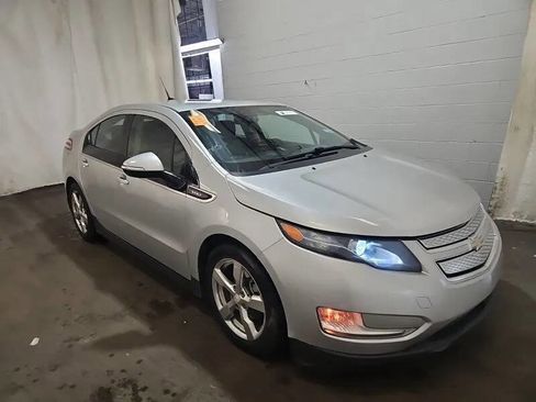 Used 2014 Chevrolet Volt Premium w/ Premium Trim Package FWD image 3