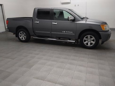 Used 2014 Nissan Titan SV RWD image 11