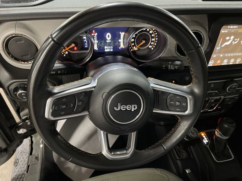 Used 2022 Jeep Gladiator Overland image 18