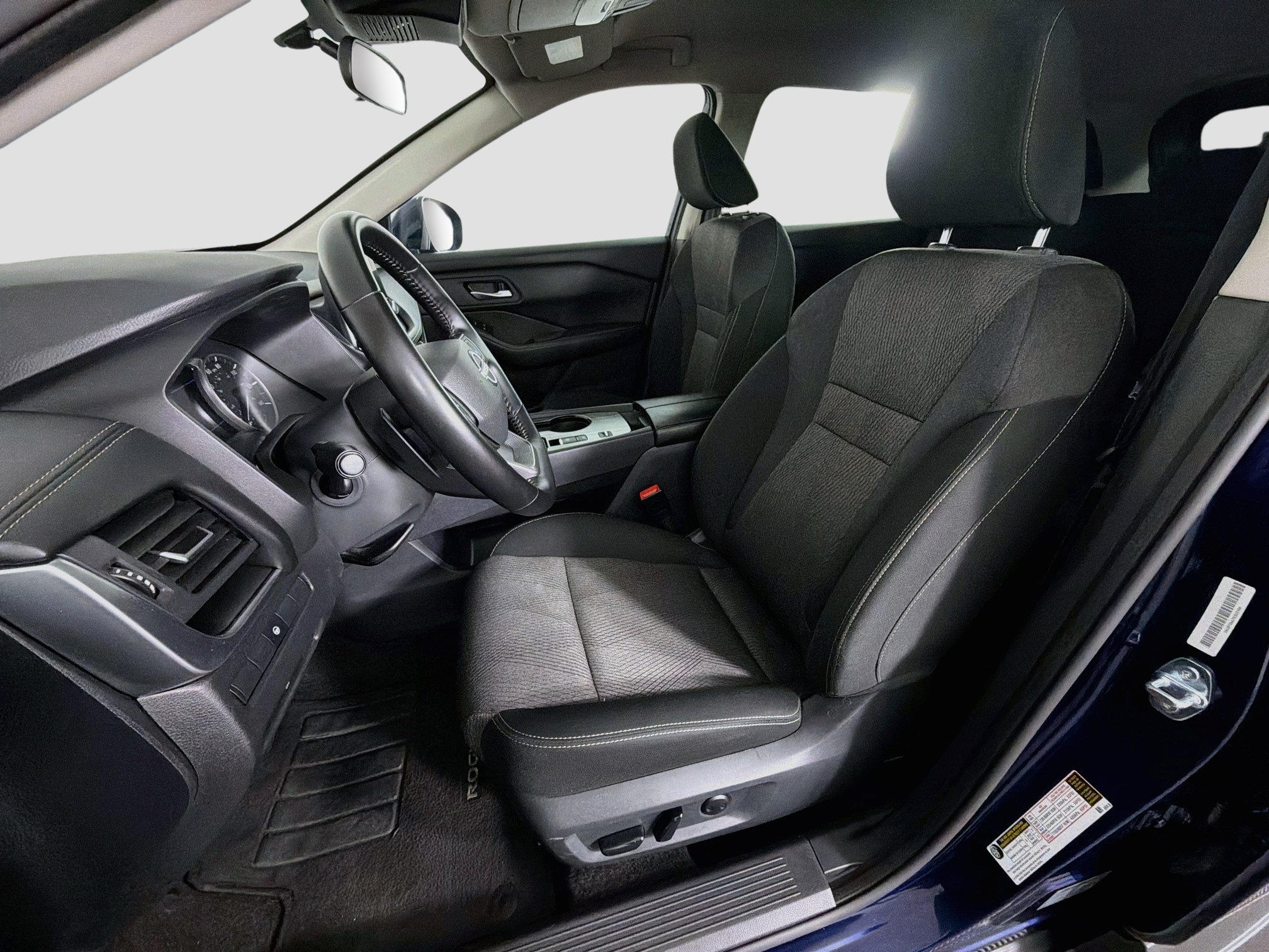Used 2025 Nissan Rogue SV FWD image 13