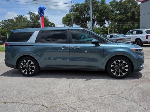 Certified 2024 Kia Carnival EX FWD image 4