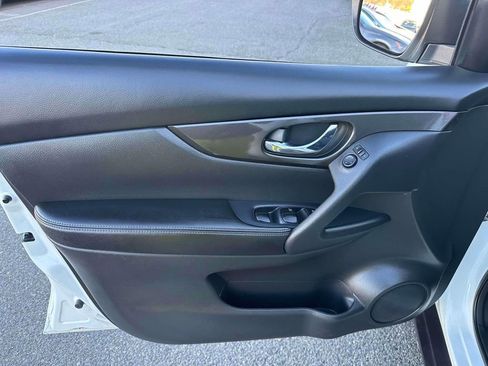 Used 2019 Nissan Rogue S w/ Special Edition Package FWD image 15