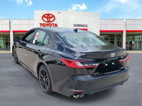 Used 2026 Toyota Camry SE FWD image 4
