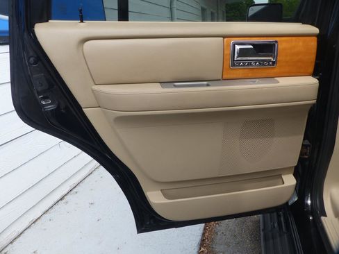 Used 2008 Lincoln Navigator 2WD image 10