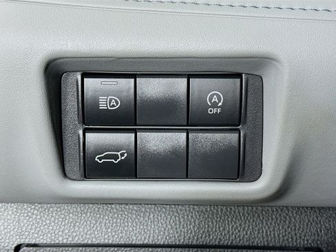 Used 2023 Toyota Highlander XLE AWD/4WD image 10