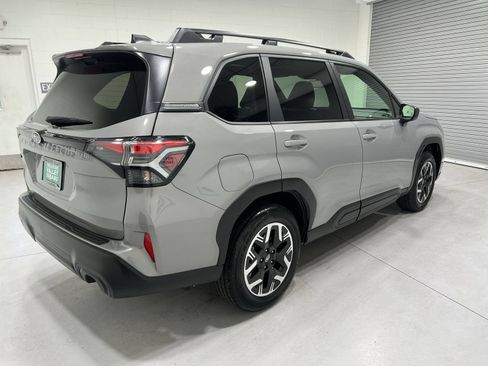 Used 2025 Subaru Forester Premium w/ Convenience Package #1 AWD/4WD image 8