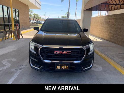 Used 2022 GMC Terrain SLE FWD image 2