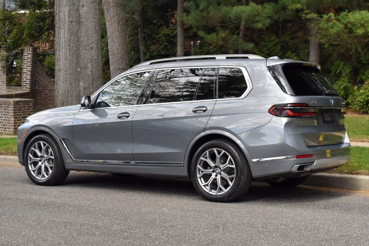 Used 2025 BMW X7 xDrive40i AWD/4WD image 6