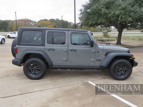 Used 2023 Jeep Wrangler Sport image 7