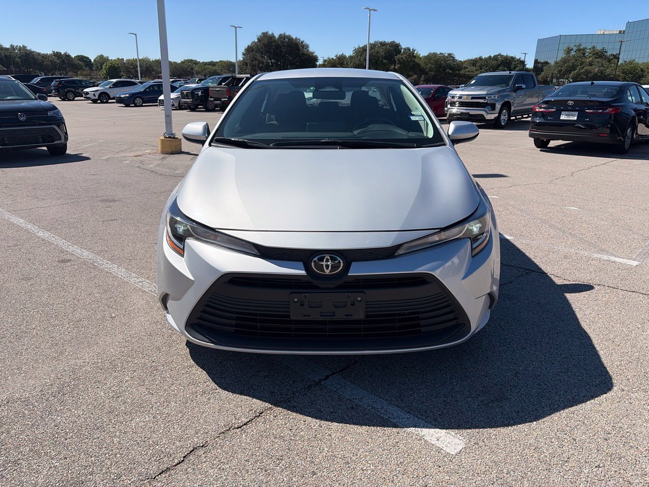 Used 2025 Toyota Corolla LE FWD image 2