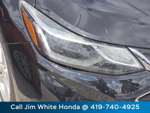 Used 2017 Chevrolet Cruze LT w/ Sun And Sound Package FWD image 11