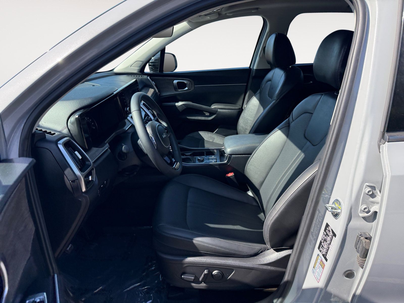 Used 2022 Kia Sorento S w/ Panoramic Sunroof Package AWD/4WD image 10