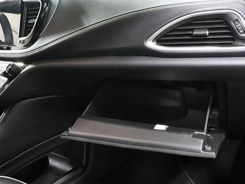 Used 2026 Chrysler Pacifica Limited image 31