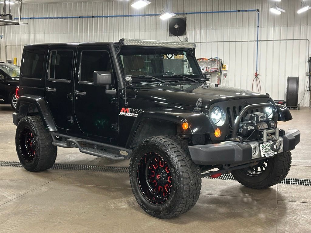 Used 2015 Jeep Wrangler Unlimited Sahara w/ Connectivity Group AWD/4WD image 7