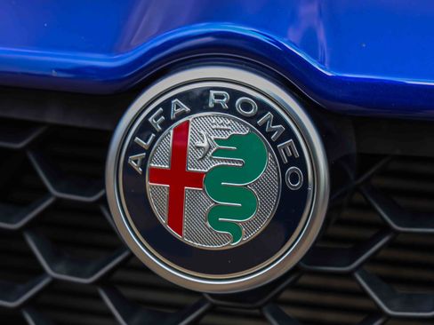 Used 2023 Alfa Romeo Stelvio Ti AWD/4WD image 30