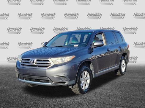 Used 2013 Toyota Highlander 4WD w/ Cold Weather Pkg image 3