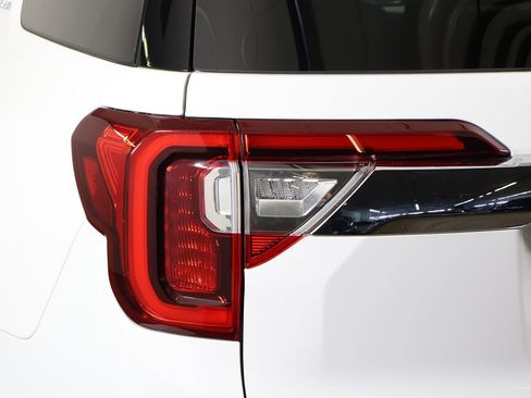 Used 2023 GMC Acadia SLE w/ Driver Convenience Package image 16