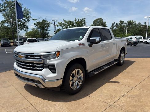 Used 2023 Chevrolet Silverado 1500 LTZ AWD/4WD image 3