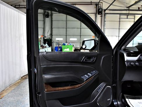 Used 2015 Chevrolet Suburban LT image 30