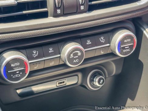 New 2025 Alfa Romeo Giulia AWD w/ Veloce Package AWD image 16
