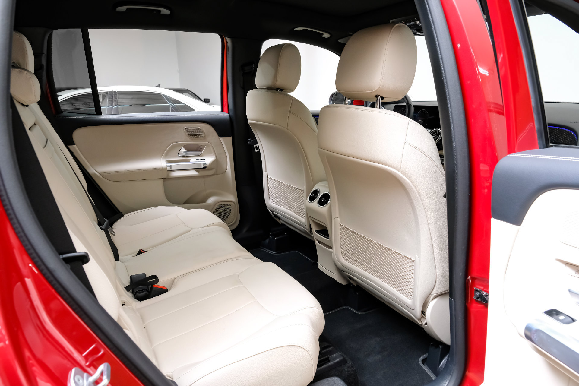 Used 2026 Mercedes-Benz GLB 250 w/ Exclusive Package image 35
