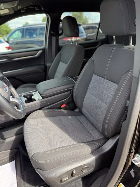 Used 2025 GMC Acadia Elevation FWD image 9