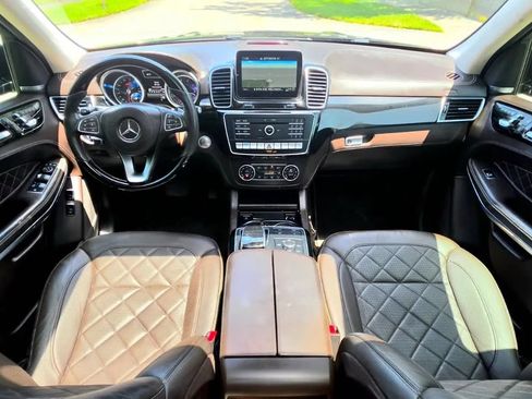 Used 2017 Mercedes-Benz GLS 550 4MATIC image 4