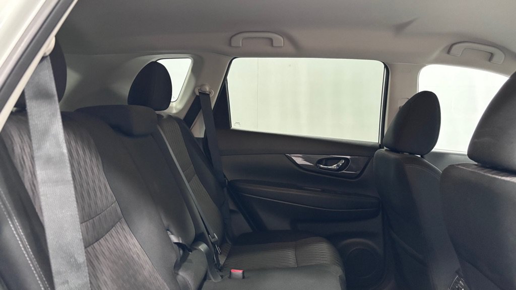 Used 2018 Nissan Rogue SV AWD/4WD image 25