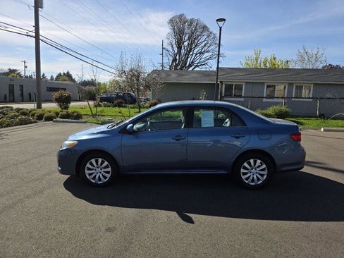 Used 2013 Toyota Corolla LE FWD image 7