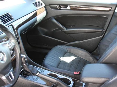 Used 2014 Volkswagen Passat TDI SEL Premium image 28