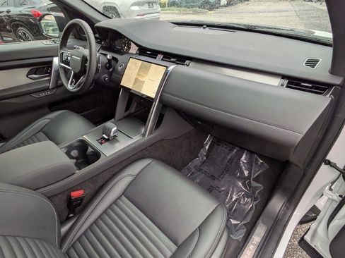 Used 2024 Land Rover Discovery Sport Dynamic SE image 21