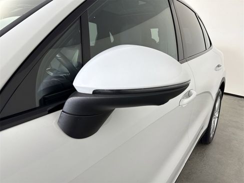 Certified 2022 Porsche Cayenne w/ Premium Package Plus image 9