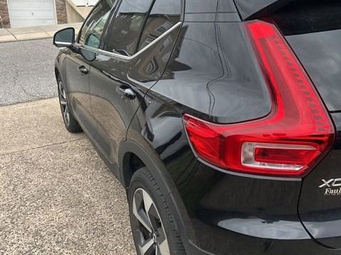 Used 2023 Volvo XC40 B5 Plus w/ Climate Package image 6