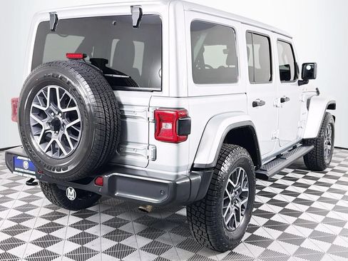 Used 2024 Jeep Wrangler Unlimited Sahara w/ Technology Group AWD/4WD image 25