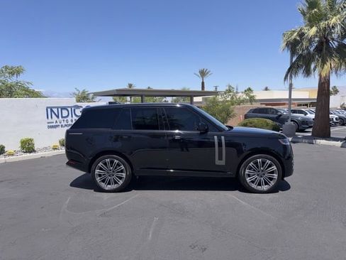 Used 2025 Land Rover Range Rover SE AWD/4WD image 4
