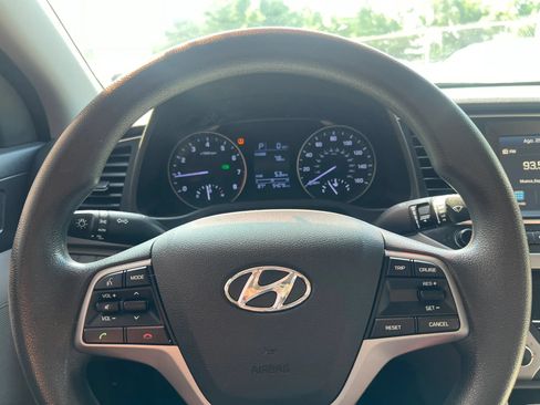 Used 2017 Hyundai Elantra SE FWD image 17