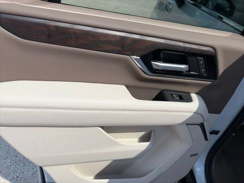 New 2026 GMC Yukon Denali w/ Denali Reserve Package AWD/4WD image 12