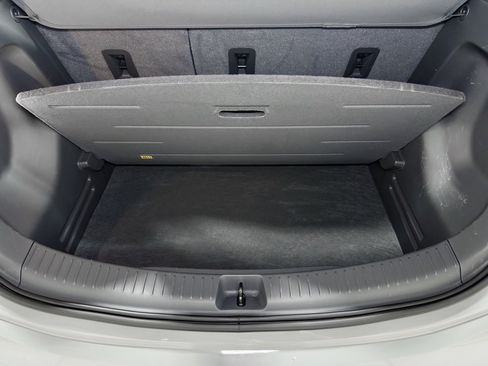 Used 2019 Chevrolet Bolt Premier w/ Infotainment Package image 27