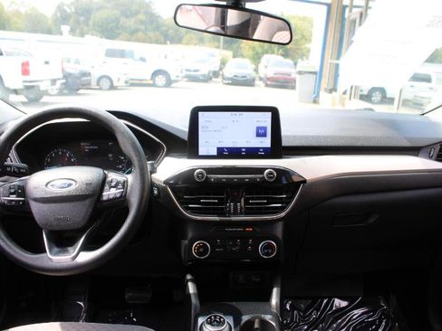 Used 2022 Ford Escape SE image 9