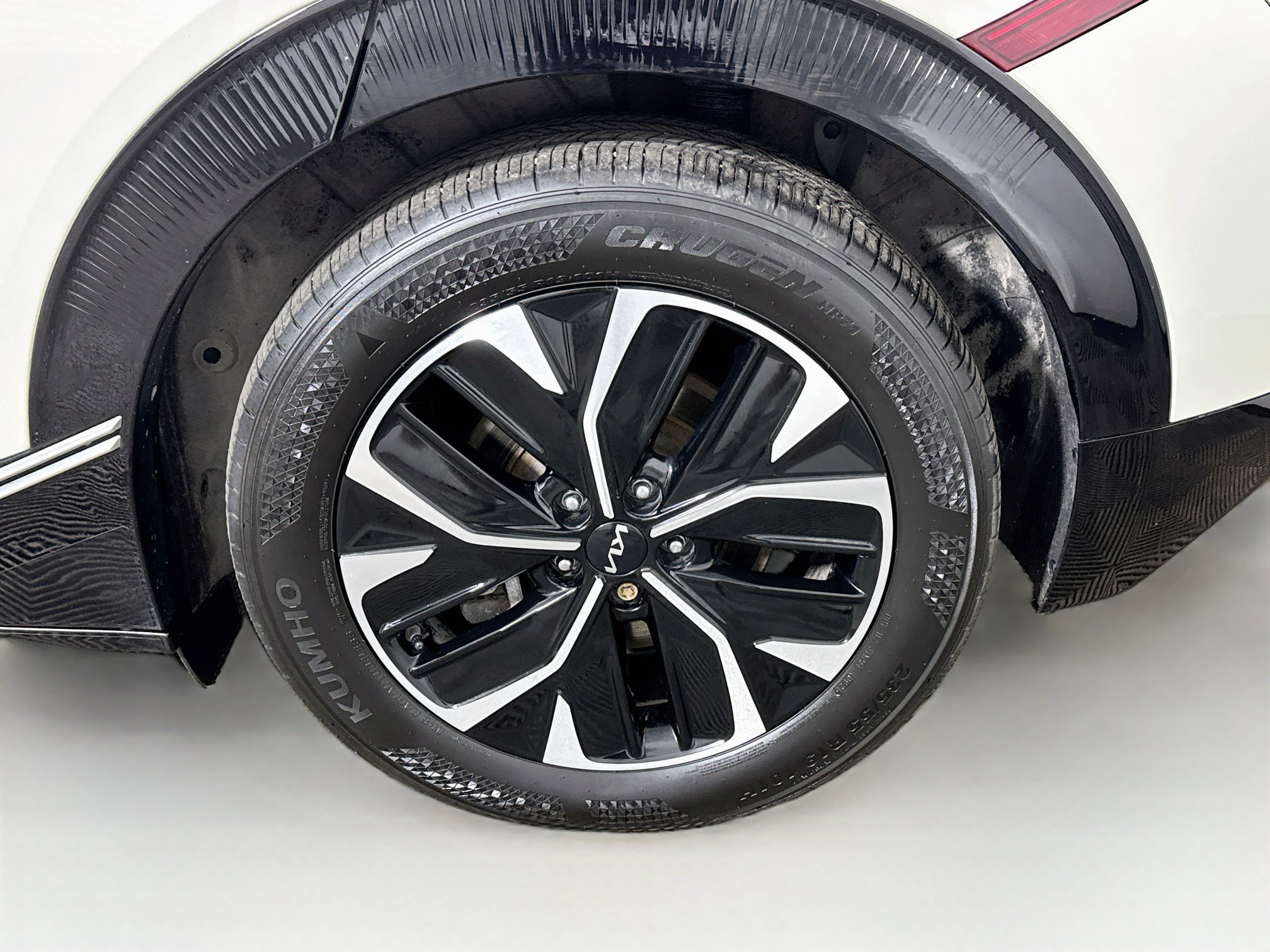 Used 2023 Kia EV6 Wind AWD/4WD image 30