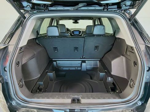 Used 2024 GMC Terrain SLT w/ Elevation Edition FWD image 28