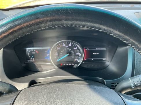 Used 2017 Ford Explorer XLT w/ Equipment Group 201A FWD image 17
