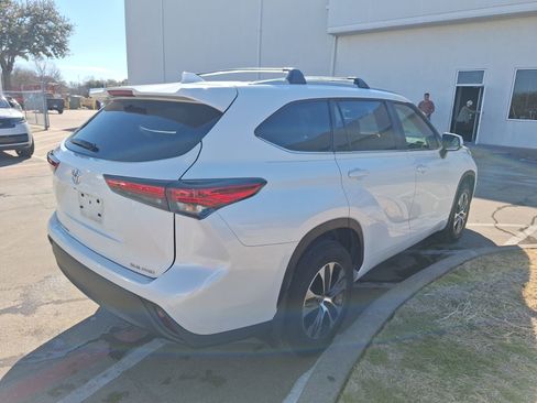 Used 2023 Toyota Highlander L image 6