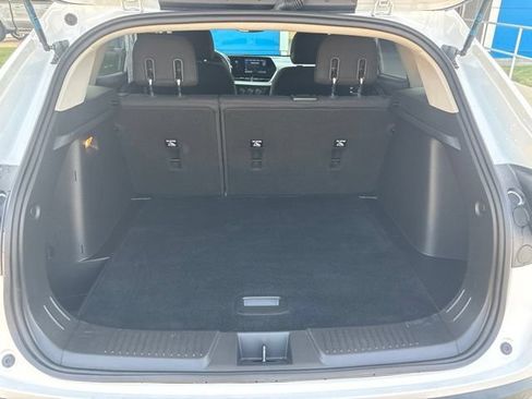 Used 2024 Chevrolet Trax LS w/ LS Convenience Package FWD image 17