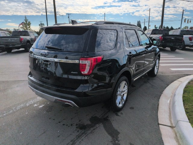 Used 2017 Ford Explorer XLT w/ Equipment Group 202A AWD/4WD image 5