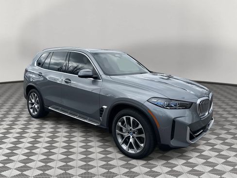 Used 2025 BMW X5 xDrive50e image 3