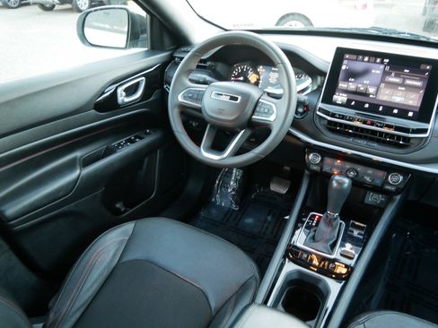 Used 2023 Jeep Compass Trailhawk image 9